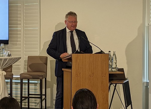 Das Impulsreferat kam vom Präsidenten des Bundesnachrichtendienstes, Bruno Kahl. - © Volker Knickmeyer