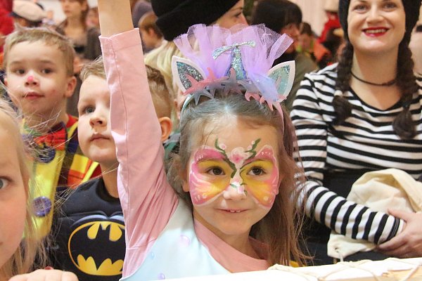 Tolle Stimmung beim Bad Driburger Kinderkarneval. - © Burkhard Battran