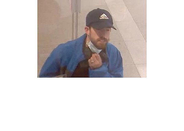 Mit diesem Fahndungsfoto sucht die Polizei nach den unbekannten Mann. - © Polizei Herford