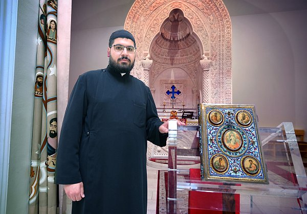Raphael Gök ist neuer aramäischer Pfarrer in St. Stephanus. - © Andreas Frücht