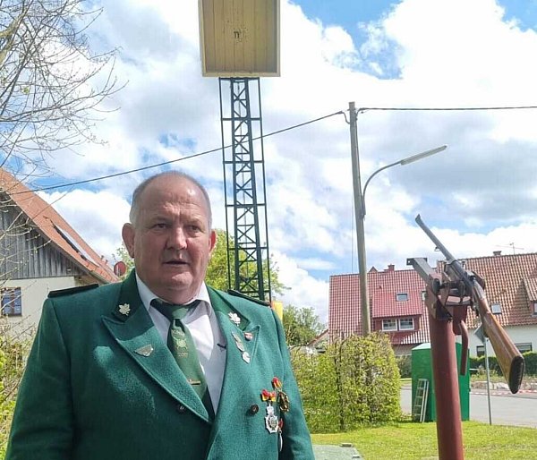Willy Moes ist der dritte Kaiser der Vereinsgeschichte in Grundsteinheim. - © Martin Hölscher