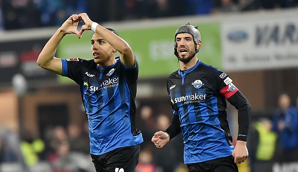 Herzjubel: Abdelhamid Sabiri spielte in der Bundesligasaison 2019/20 für den SC Paderborn. So wie Klaus Gjasula neben ihm. - © fotoideen.com, w.hiegemann