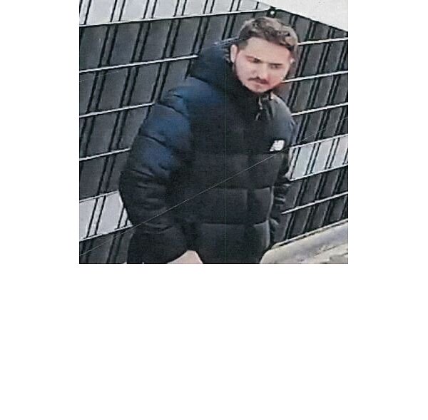 Die Polizei fragt: Wer kennt die abgebildete Person? - © Polizei Paderborn