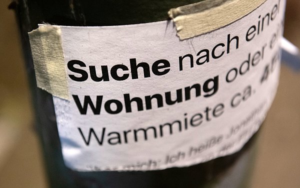 Viele Geflüchtete sind dazu aufgefordert, aus den städtischen Unterkünften auszuziehen – finden aber keine Wohnung. - © (c) Copyright 2019, dpa (www.dpa.de). Alle Rechte vorbehalten