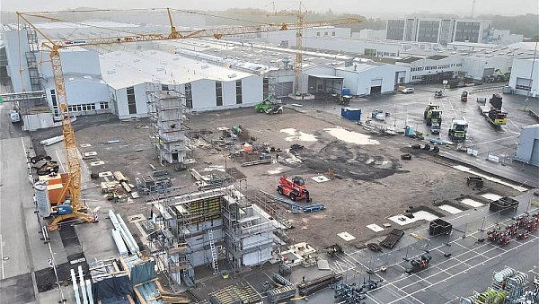 Der Blick auf das Baufeld zeigt die Ausmaße der Baustelle auf
dem Betriebsgelände des Landmaschinenherstellers Claas. - © Claas