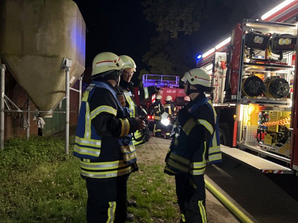 Auf dem Gelände eines landwirtschaftlichen Betriebs hatte sich das Feuer entzündet. - © ArchieBrain