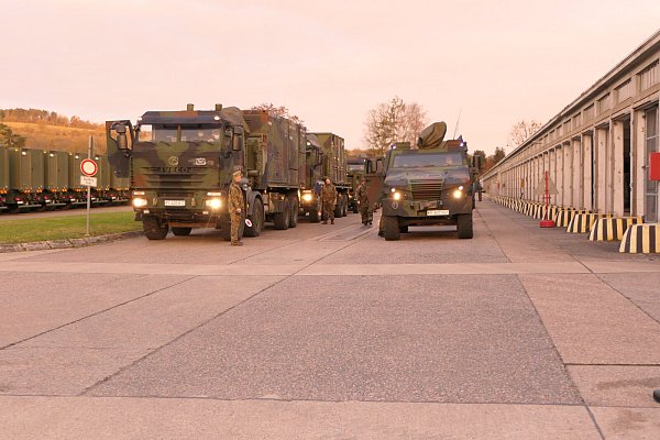 Machen sich auf den Weg: Die Soldatinnen und Soldaten aus der General-Weber-Kaserne in Höxter. - © L. Greiner