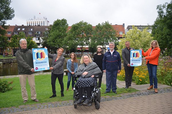 Martin Kroker, Alexandra Sucrow, Britta Schwemke, Andrea Brockmann, Daniel Becker, Franz Anton Becker, Jochen Viehoff und Kirsten John-Stucke (v. l.) freuen sich auf den Museumstag. - © Stadt Paderborn
