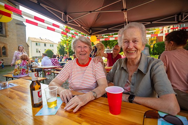 (v.l.) Ursula Berger (82) und Edith Fiebich (80) haben sich mehr von der Veranstaltung versprochen. - © Mller