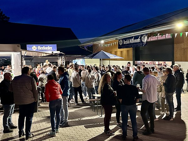 Mehr als 200 Besucher mehr als im vergangenen Jahr kamen zur Maiparty der Schützen. - © Schützen Oetinghausen