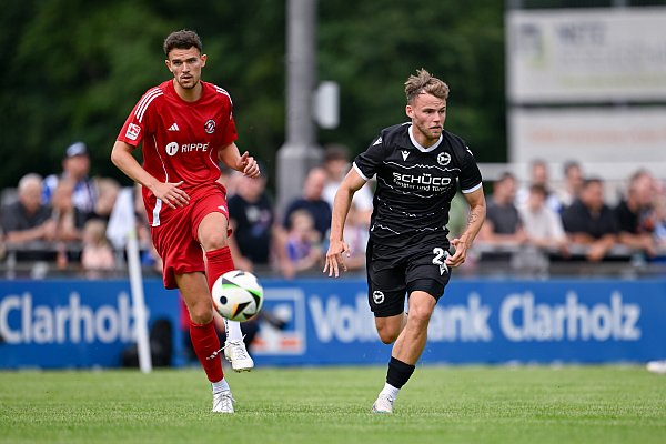 Mika Schroers (Arminia Bielefeld) trug bereits beim Testspiel gegen Viktoria Clarholz das DSC-Trikot. - © Copyright by Teresa Kroeger