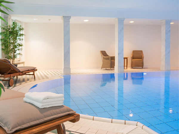 Das Schwimmbad im KWA Caroline Oetker Stift - © KWA