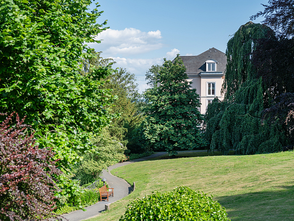Der Garten des KWA Caroline Oetker Stifts - © KWA
