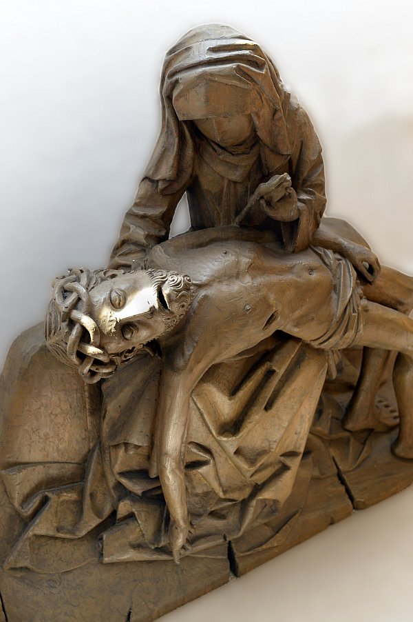 Diese Pietá aus Lindenholz wird auf die Zeit 1510 bis 1520 datiert. - © Raimund Vornbäumen