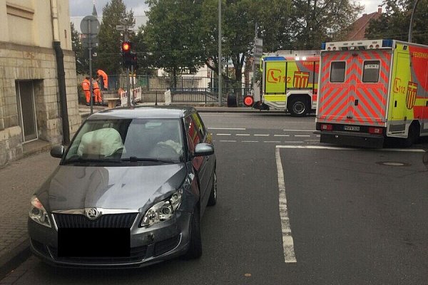 Der Skoda nach dem Unfall. - © Feuerwehr Paderborn