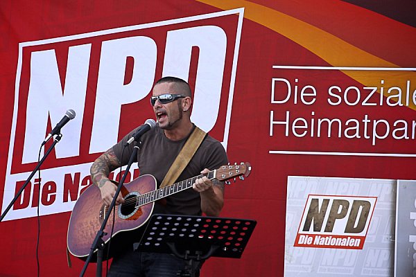 Sleipnir: Marco Laszcz bei einer NPD-Kundgebung. - © Mikael Zellmann