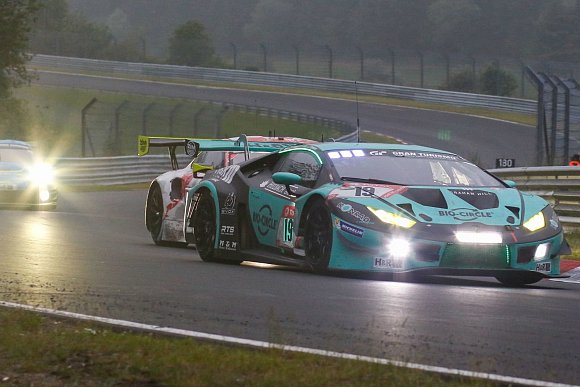 Der türkis-schwarze Lamborghini Huracán GT3-Evo vom Konrad-Motorsportteam kämpfte sich auf dem Nürburgring nach einem Defekt vom letzten noch auf den 18. Platz vor. - © Peter Heermann