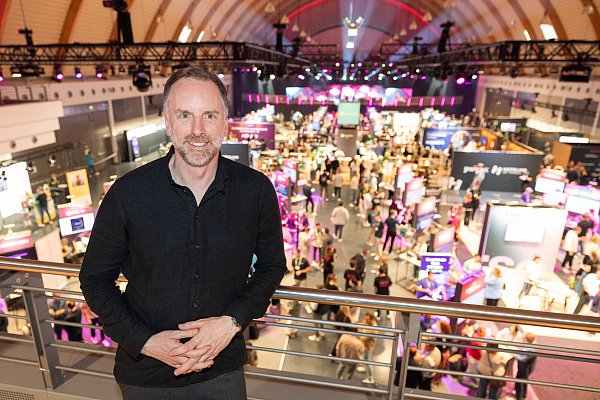 Dominik Gross, Chef der Founders Foundation, ist zufrieden mit der diesjährigen "Hinterland of Things". - © Oliver Krato