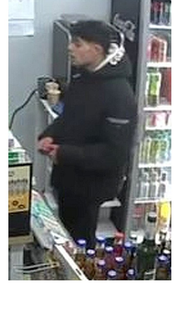 Die Polizei Herford sucht diesen Mann. - © Polizei Herford
