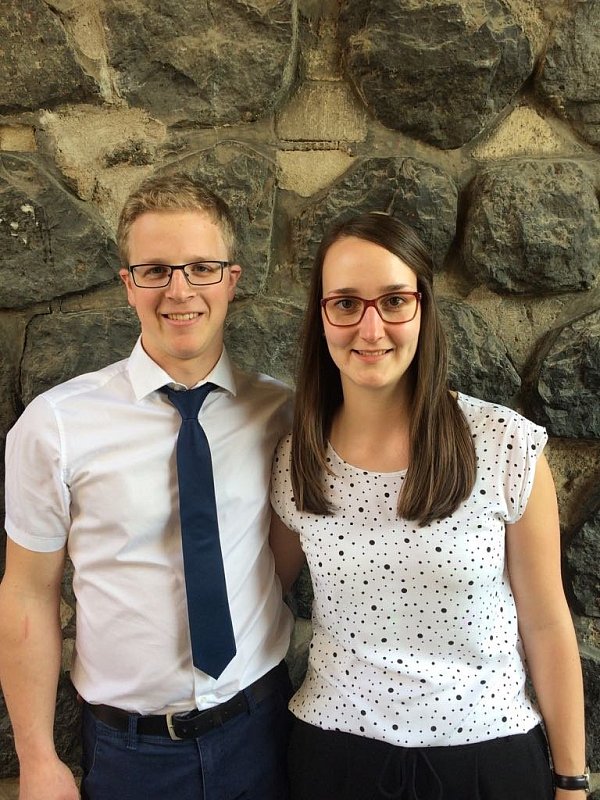 Ein Paar geht voran: Schützenkönig Christopher Pape und seine Königin Miriam Rose. - © Privat