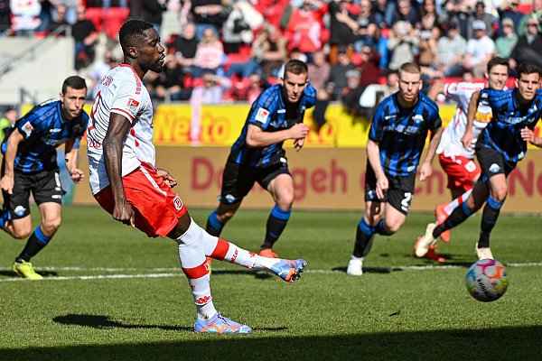 Ein Elfmetertreffer des Ex-Paderborners Prince Owusu sorgte am 18. März 2023 für eine weitere SCP-Niederlage in Regensburg. - © picture alliance/dpa