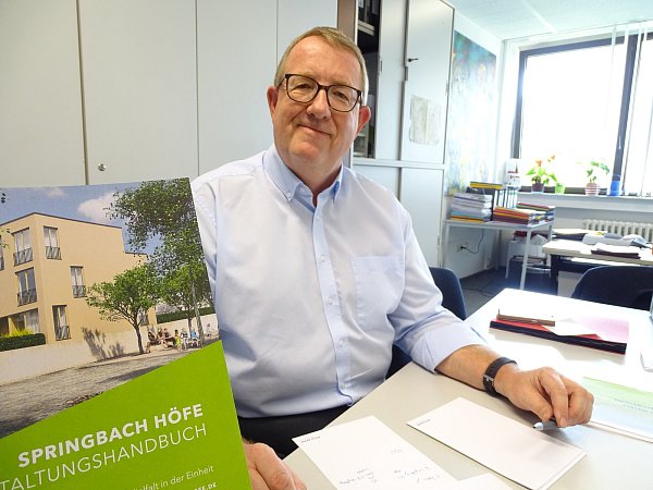 Alles im Blick: Die Entwicklung der Springbach Höfe umfasst eine Vielzahl an Prozessen und Verfahren. Andreas Preising, Leiter des Liegenschaftsamtes, kennt sie alle. - © Kristina Grube