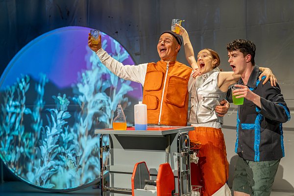 Mit "Juices" von Ewe Bembenek bringt das Paderborner Theater polnische Migrationsgeschichte auf die Bühne. - © Tobias Kreft