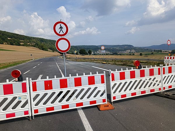 Vier Jahre war die B83 gesperrt. Ab Sonntag, 28. August, heißt es dort wieder: Freie Fahrt! - © NLStBV
