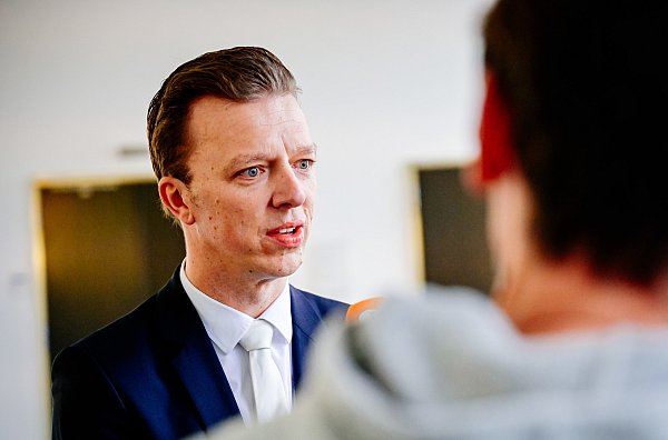 Verteidiger Thorsten Fust vertritt den Jugendlichen, der selbst Opfer im Fall Lügde wurde. - © Besim Mazhiqi