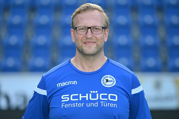 Tim Niedergassel ist nicht nur Mannschaftsarzt bei Arminia Bielefeld, sondern auch der Hygienebeauftragte des Vereins. - © Thomas F. Starke