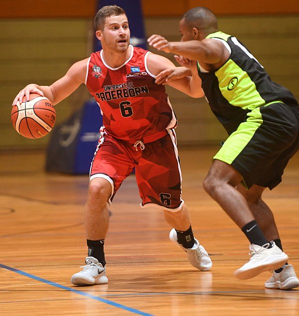 Der Topscorer: Baskets-Guard Daniel Mixich (l.) traf sechs von sieben Dreiern und erzielte insgesamt 26 Punkte. - © Marc Köppelmann