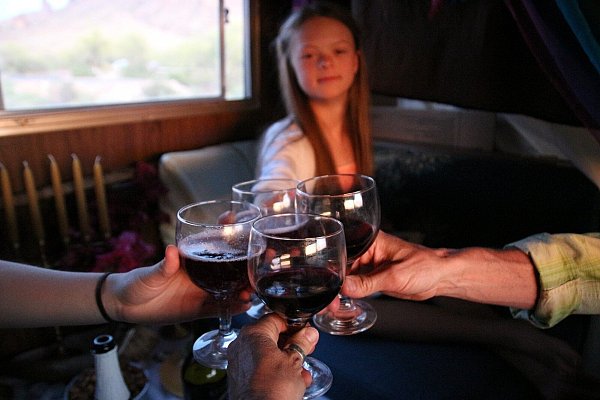 Wein wird als königliches Getränk betrachtet, das Freiheit symbolisiert - an Pessach wird deshalb auch mit diesem Getränk die Befreiung aus der Versklavung in Ägypten gefeiert. - © Symbolbild/Pixabay