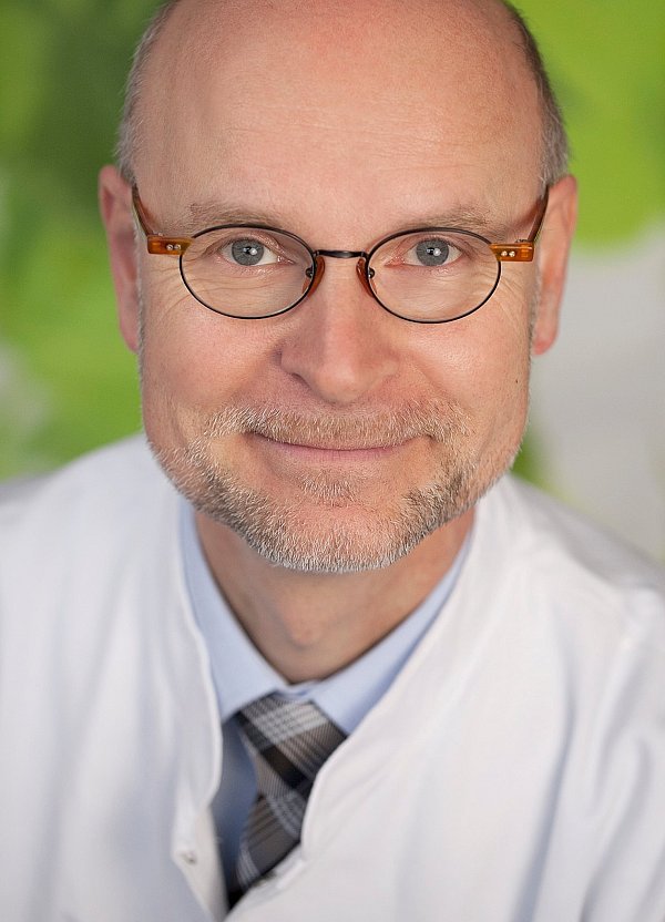 Werner Bader ist der Chefarzt des Zentrums für Frauenheilkunde am Städtischen Klinikum Bielefeld. - © Klinikum Bielefeld