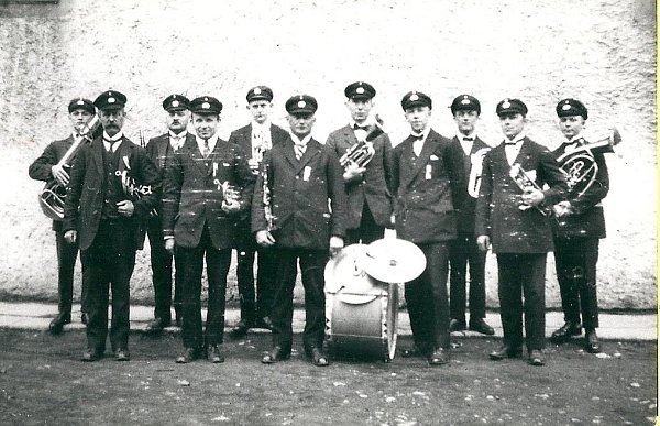 Von 1926 bis 1934 unterhielt die Kolpingsfamilie, damals noch unter dem Namen kath. Gesellenverein zu Beverungen, eine Musikkapelle. - © Archiv Wilhelm Nolte