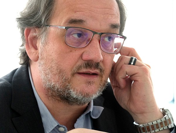 Auch der Gütersloher Bürgermeister Matthias Trepper ist vom Projekt des Lokal-O-Mat überzeugt. - © Andreas Frücht