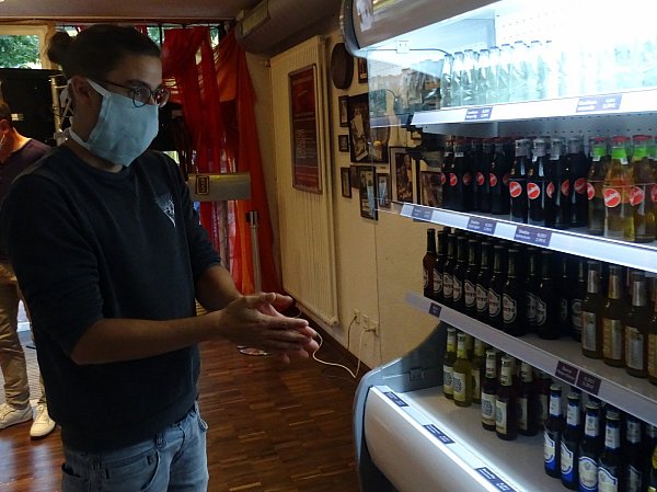 Beeindruckt von den Hygieneregeln:

Für einen Besucher aus Österreich war die konsequente Umsetzung von Vorsichtsmassnahmen ungewohnt. - © Philipp Tenta