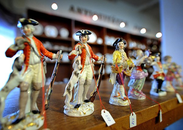 Jäger mit Hund und Rebhuhn: Am 3. Februar kommen auch diese „Pariser Ausrufer" aus der Manufaktur Meißen unter den Hammer. - © Andreas Frücht