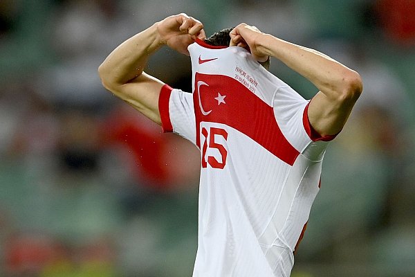 Türkeis Mert Müldür zeigt sich gefrustet. - © Ozan Kose/AFP Pool/dpa