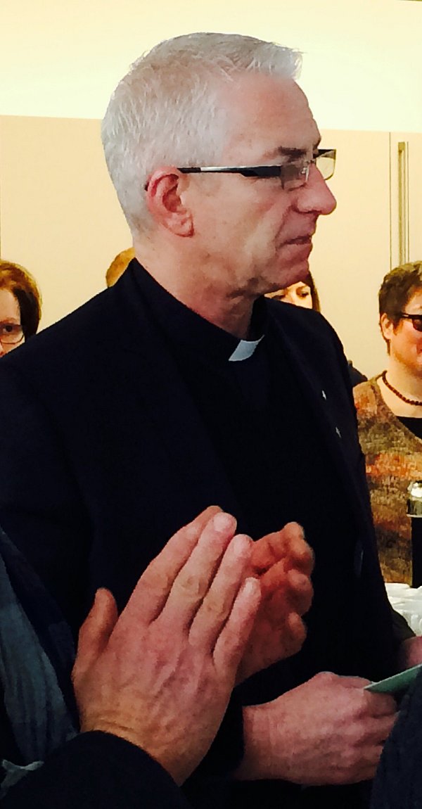 Stolz: Pfarrer Thomas Stolz weihte die neue Krypta ein.||