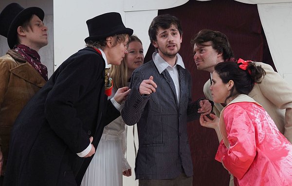 Die Theatergruppe „Canaillen Bagage“ macht am Freitag den Anfang von „Mein Sommer, meine Stadt“. - © Pro Herford