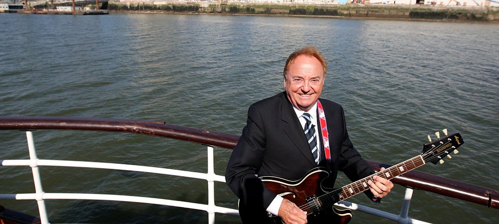 Der Sänger der Band Gerry and the Pacemakers ist am 3. Januar im Alter von 78 Jahren gestorben. Seine berühmte Hymne "You'll Never Walk Alone" können nicht nur Fans des FC Liverpool, sondern viele Fußballbegeisterte weltweit mitsingen.  - © picture alliance / empics