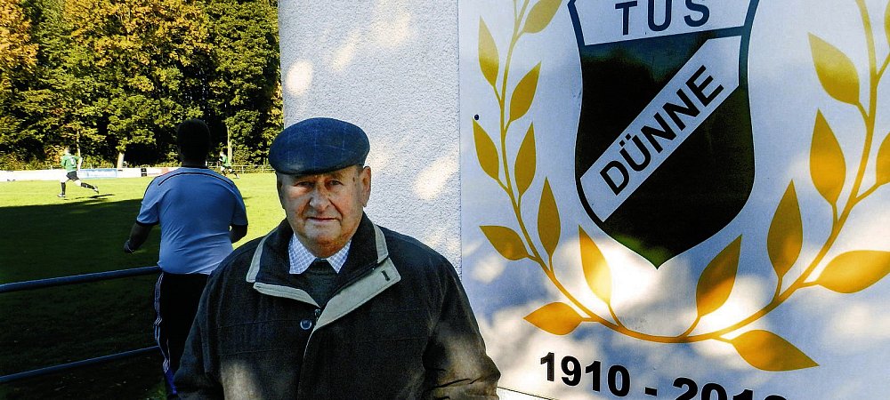Seit 1949 dabei: Reinhold Skowronnek ist dem TuS FA Dünne stets treu geblieben und heute das zweitälteste Mitglied des vor 115 Jahren gegründeten Vereins. - © Thorsten Mailänder