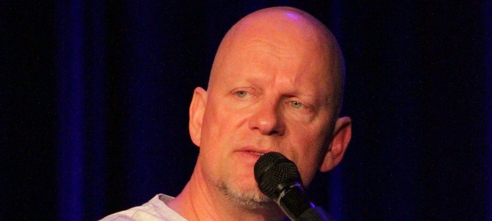 Die Bühnenfigur Rüdiger Hoffmann funktioniert seit über 30 Jahren. Der Kabarettist ist wohl einer der berühmtesten Paderborner im TV. - © Nicolas Bröggelwirth