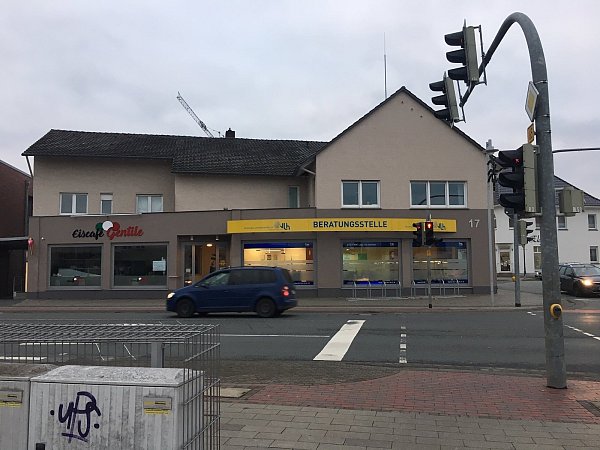 Vor diesem Eiscafé wurde eine 54-Jährige ermordet. - © Sandra Spieker