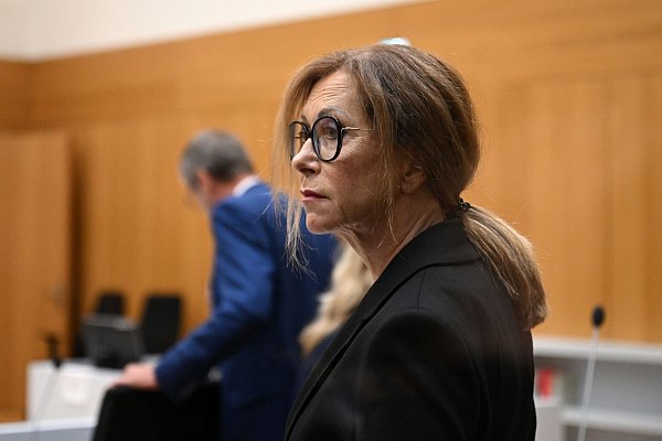 Die Familie von Rouven Laur, hier die Mutter Petra Laur, hatte auch eine Sicherungsverwahrung für den Angeklagten beantragt. - © Marijan Murat/dpa