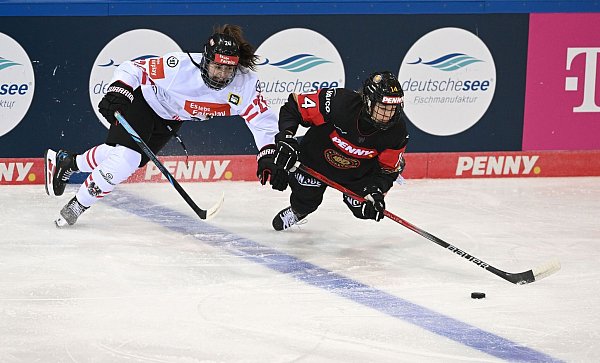 Die deutschen Eishockey-Frauen starten erfolgreich in die Olympia-Qualifikation. - © Carmen Jaspersen/dpa