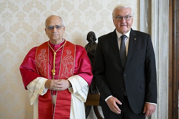 Steinmeier sieht den Papst und Vatikan als wichtige Vermittler in internationalen Konflikten. - © Vatican Media/IPA via ZUMA Press/dpa