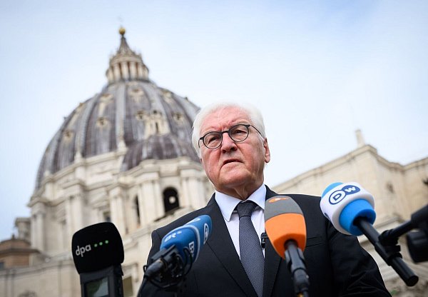 Der Bundespräsident berichtete von seiner Privataudienz mit Papst Leo XIV. - © Bernd von Jutrczenka/dpa