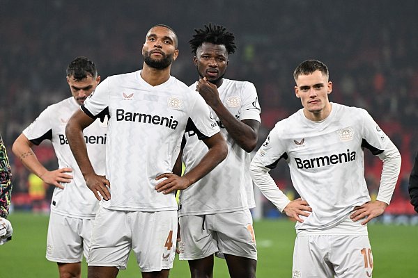 Die Spieler von Bayer Leverkusen mussten enttäuscht die Heimreise antreten. - © Federico Gambarini/dpa