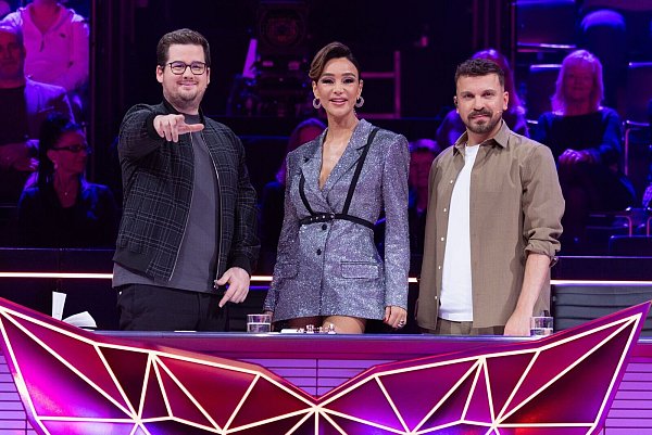 Die neue Staffel von «The Masked Singer» hat auch ein neues Rateteam. - © Rolf Vennenbernd/dpa